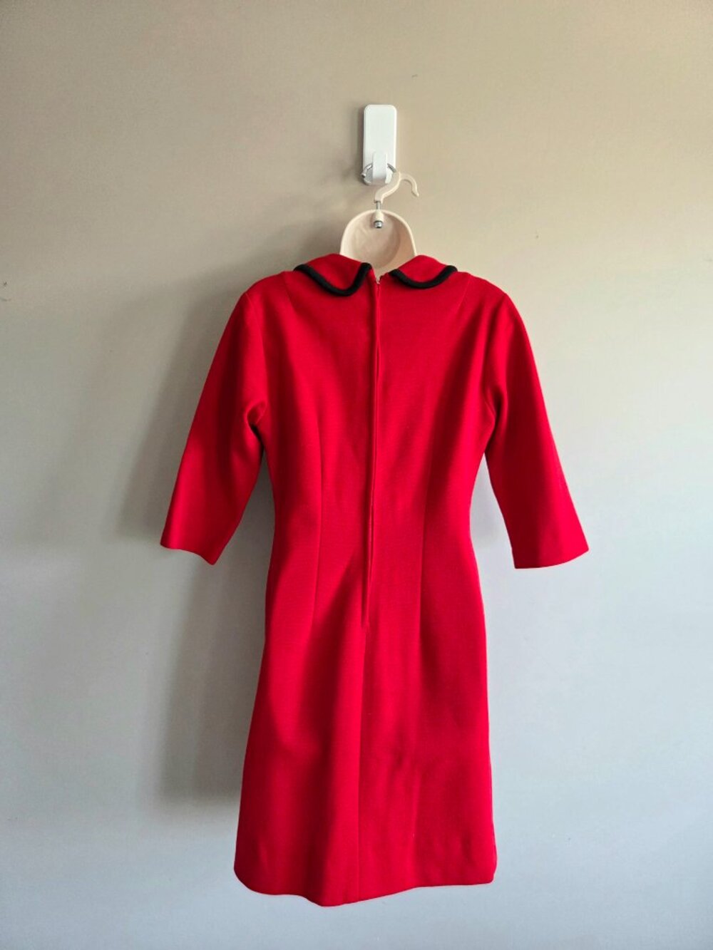 Vintage Red Sheath Dress 80s-90s w/Bow. 1960s Mod Inspired or from 1960s. AS IS. - Picture 3 of 9